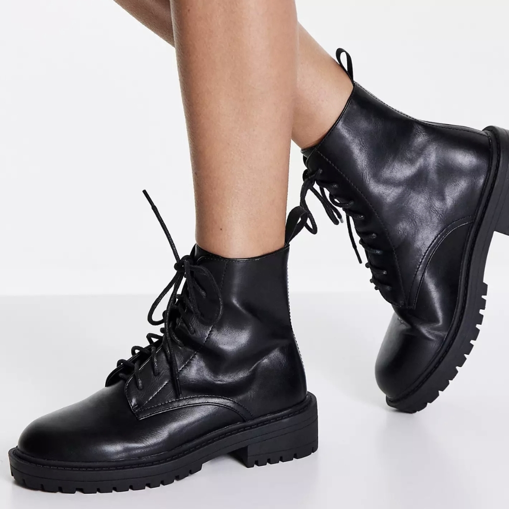 Size 7.5 RAID Micah Lace Up Ankle Boots